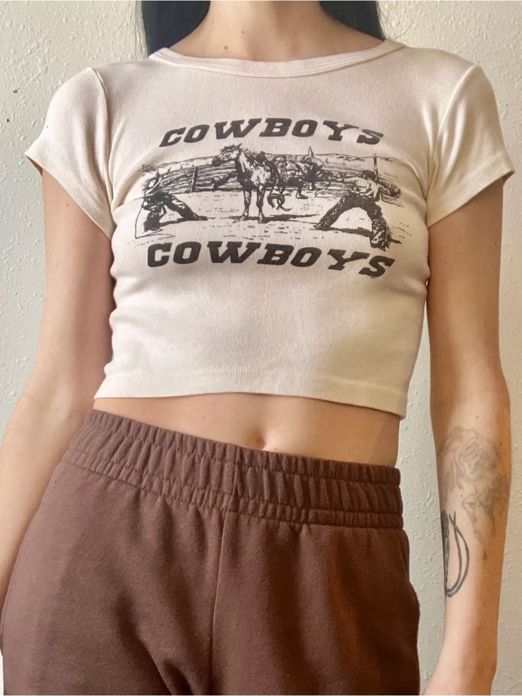 John Galt Cowboys Graphic Cropped Tee In Off-White